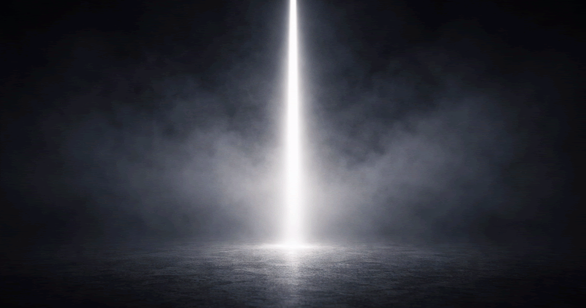 霧の中を一直線に伸びる光が確実性への欲求を象徴する抽象イメージ